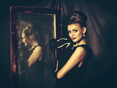 Обои Девушка у зеркала, картинки - Обои для рабочего стола Девушка у зеркала  фото из альбома: (креативные)