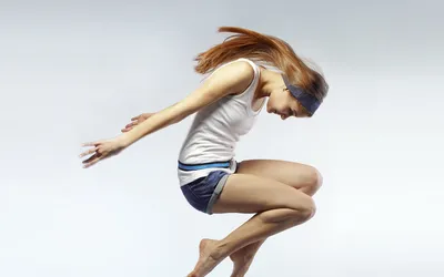 Девушка в прыжке стоковое фото ©Chirtsova 25057339