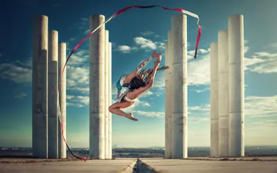 Девушка хореограф на закате в …» — создано в Шедевруме