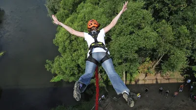 Эффектный прыжок с парашютом – видео - Чемпионат
