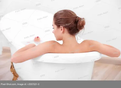 девушка в ванной PNG , оригинальность, иллюстрация, купаться PNG картинки и  пнг PSD рисунок для бесплатной загрузки