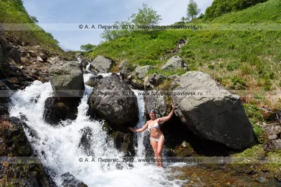 Красивая Девушка Перед Водопады - Странджа, Болгария Стоковые Фотографии |  FreeImages