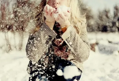 Does Snow Affect Skin Or Is Your Complexion Safe From The Chilly  Conditions? — PHOTOS