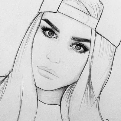 Сегодня мы научим вас поэтапно рисовать портрет девушки карандашом!🙌🏻 ⠀  1️⃣Возьмем карандаш в руки и будем держать его под углом 45 градусов.  Нарисуем овал лица девушки по центру листа - обратите внимание