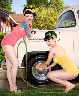 Фотосессия «Девушки моют автомобиль» ко Дню автомобилиста – Автоцентр.ua