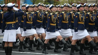 Безумно красиво и патриотично поющие девушки в форме попали на видео в  Морозовске