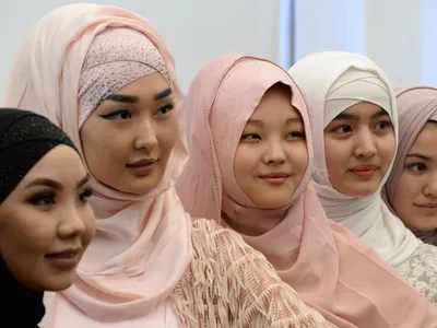 Девочки в хиджабе 💎сохраненки 🖤🇸🇦 | Мусульманские девушки, Мусульманки,  Абая стиль