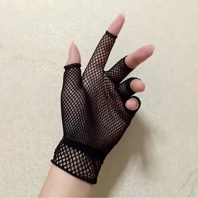 Девушка в больших перчатках …» — создано в Шедевруме