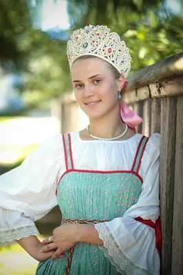 Женский русский народный костюм