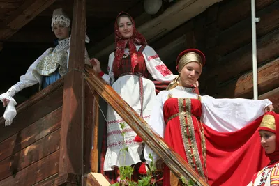 Русские девушки – фото в народном костюме