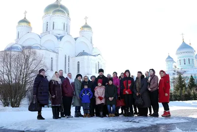 Беженцы с Донбасса совершили паломническую поездку в Дивеево - Российская  газета
