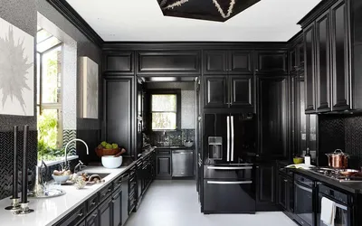 Черные кухни с деревянной столешницей: Советы по выбору черных кухонь под  дерево со столешницей | Статьи о кухнях
