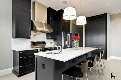 Дизайн кухни в черном цвете от QB arquitectos - Dénia.com