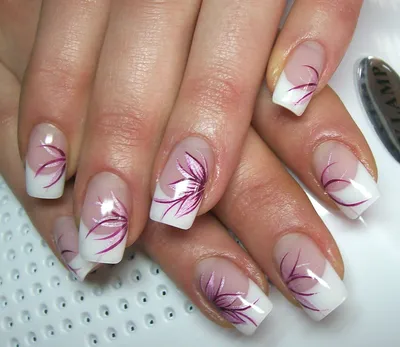 Французский маникюр на наращенных ногтях - Студия красоты \"NailsProfi\"