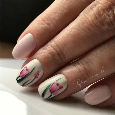 ideas_for_nailart) on Instagram: “@Regrann from @safonova_nails - тюльпаны  ❤️️ручная роспись . . . #маникюр #ногти…” | Tulip nails, Feather nails,  Floral nails