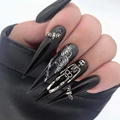 Маникюр, Ногти - Выбор маникюра в черном цвете — это стильный и шикарный  вариант, если вы хотите быть модными в 2021 году, есть сотни стилей черного  дизайна ногтей, который вам обязательно понравится.