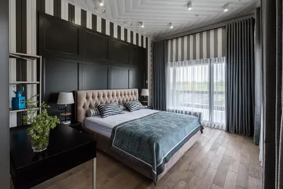 Стильный интерьер спальни деревянного дома