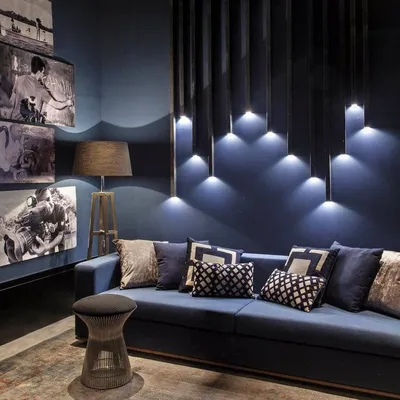 настенная подсветка над диваном | Projeto de iluminação, World of  interiors, Lâmpadas decorativas
