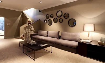 Оформление стены над диваном 2022: лучшие дизайнерские идеи. Что повесить  на стену над диваном: украшаем гостиную и кухню