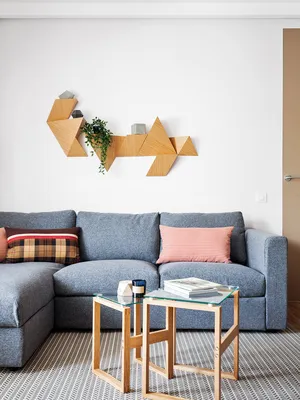 Украшаем стену над диваном: 35+ идей и примеров | myDecor