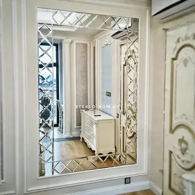 Настенное зеркало прямоугольной формы в черной металлической раме для  прихожей комнаты в Минске