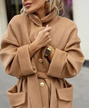 Вязаное пальто длины миди с укороченными рукавами без застежки | Дизайнерские  Пальто - Интернет магазин Ruspublica