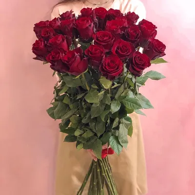 Длинные розы 80 см, артикул F1180243 - 9075 рублей, доставка по городу.  Flawery - доставка цветов в Москве