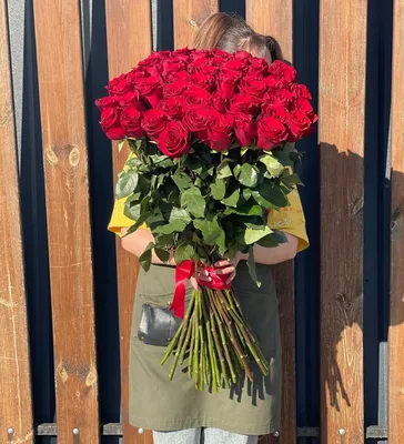 19 длинных красных роз • Fiorita • Květinářství v Praze