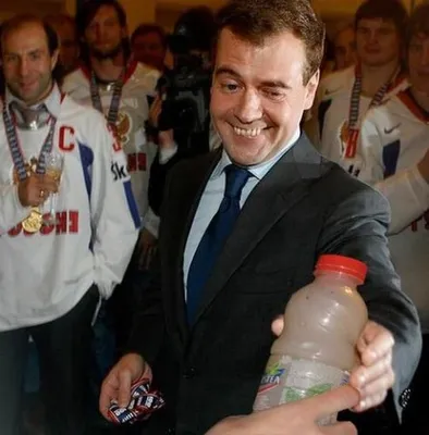 Дмитрий Медведев на фотографии - скачать в формате webp