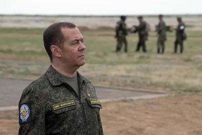 Изображение Дмитрия Медведева - скачать как фоновое изображение в jpg