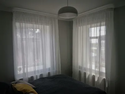 Светлые шторы в гостиную - фото в интерьере