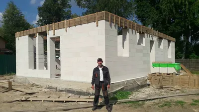 Строительство одноэтажного дома из газобетона. Проект Загорянка. Первый ряд  и выбор газоблока. 0+ - YouTube