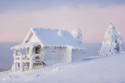 Утреннее сияние: великолепный Домик в снегу, png формат