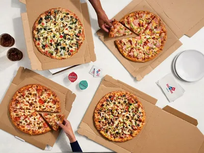 Тимати купил сеть Domino's Pizza в России и убрал одну букву из названия —  РБК