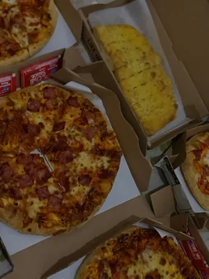 Domino Pizza customer amazed with his chicken cheeseburger pizza that came  with no chicken in it - Singapore News