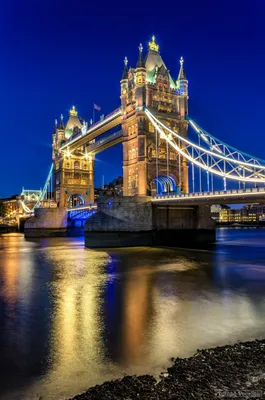 London history - Биг-Бен Название этому 96-метровому архитектурному шедевру  1859 года, входящему во все списки «главные достопримечательности Англии»,  дал находящийся в нем колокол. Каждый час жители и гости столицы узнают о  времени,