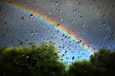 Дождь и радуга фотографии
