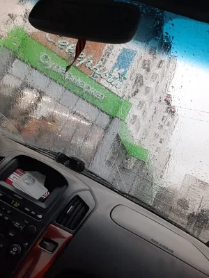 Превосходный снимок дождя на машине, webp