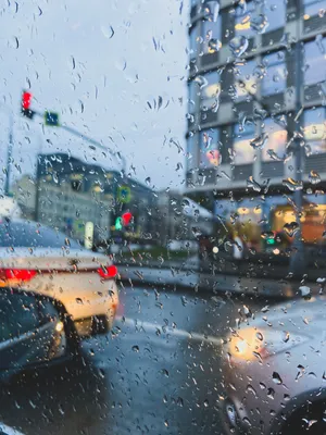 Крутая фотография дождя на машине, формат jpg