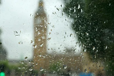 Фото Дождь в Лондоне в разных размерах: подходит для использования в качестве фона