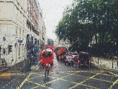 Отразите душу Лондона с помощью изображений Дождь в Лондоне