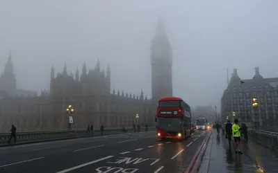 Наслаждайтесь качеством и глубиной фотографий Дождь в Лондоне в формате webp