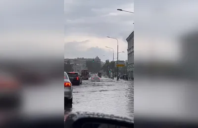 Дождь в Москве: красивые обои для рабочего стола