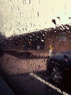 Фон Дождь за окном машины: красочные обои для вашего устройства