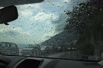 Остановите момент: запечатлейте Дождь за окном машины в своей галерее
