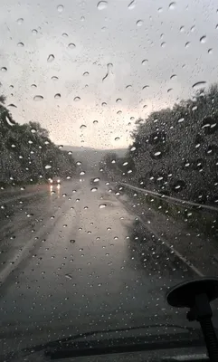 Фото Дождь за окном машины: затягивающие изображения уличной атмосферы