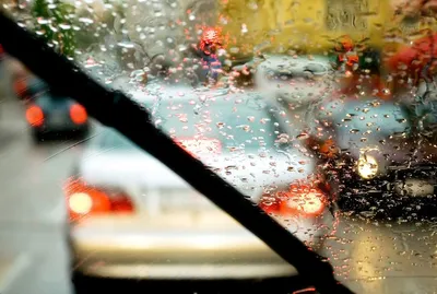 Искусство в каждом кадре: выразительные фотографии Дождя за окном машины