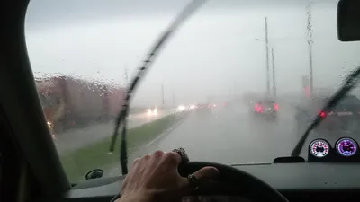 Скачайте прекрасный Дождь за окном машины прямо сейчас и наслаждайтесь
