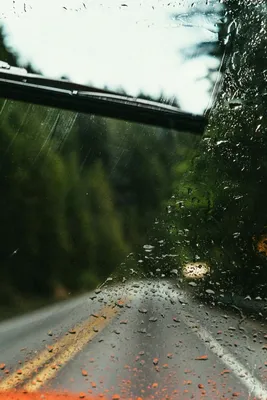 Фото Дождя за окном машины: выберите свой идеальный размер и формат