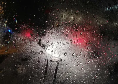Погружение в атмосферу: скачайте эти фотографии Дождя за окном машины прямо сейчас